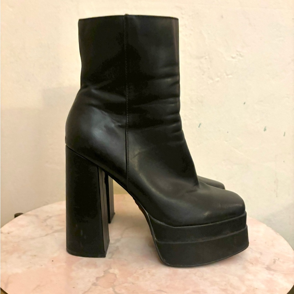 Black Chunky Tall Heeled Boots Sz 9 (see measurements)